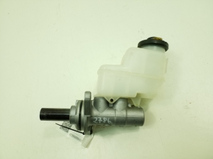  Master cylinder 