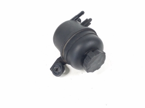   Tank power steering pump 