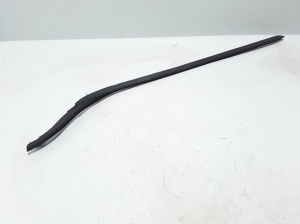  Windscreen strut outer 