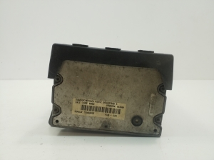 Chrysler Town Country IV (2000–2007) Kaitsmeploki hoidik kapoti all 5144579AB - 4
