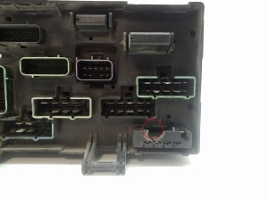 Chrysler Town Country IV (2000–2007) Kaitsmeploki hoidik kapoti all 5144579AB - 5