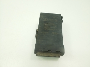Sicherungskastenhalter unter der Motorhaube - 5144579AB