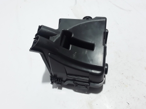 Dacia Duster (2017–2024) Sicherungskastenhalter unter der Motorhaube 243506566R - 2