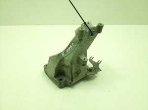 Mercedes Benz S-Class 222 (2013–2020) Engine bracket A6422235704 - 2
