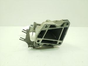 Mercedes Benz S-Class 222 (2013–2020) Engine bracket A6422235704 - 3