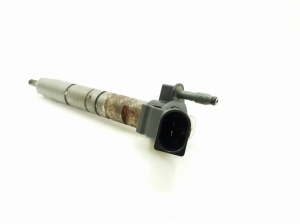  Fuel injector 