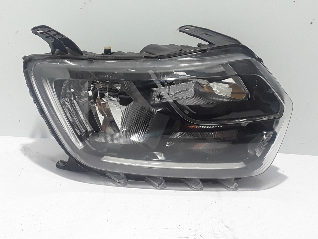 Used Dacia Duster Headlamp 260101133R