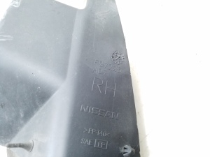 NISSAN Pathfinder R51 (2005–2012) Luftleitblech für den Kühler F97225A07 - 2