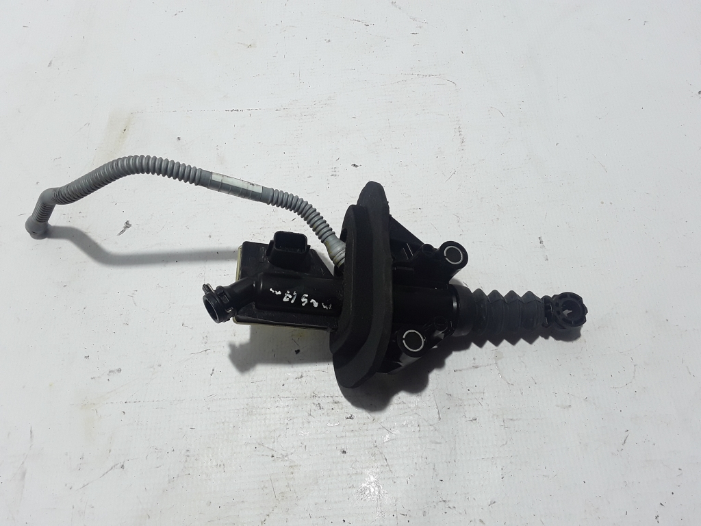 Used RENAULT Megane Clutch cylinder master 306105606R