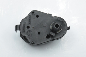 BMW 5 SERIES E60 (2003–2010) Heater flap actuator 6942990 - 3
