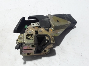VOLVO S40 I (1995–2004) Rear side door lock 30850806 - 2