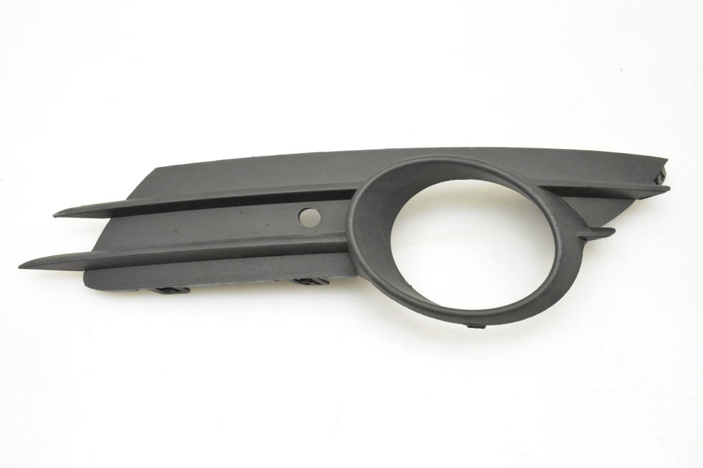 Opel Corsa D (2006–2014) Front bumper lower grille 13211478 Opel Corsa D (2006–2014) Front bumper lower grille 13211478