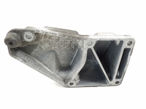  Engine holder 