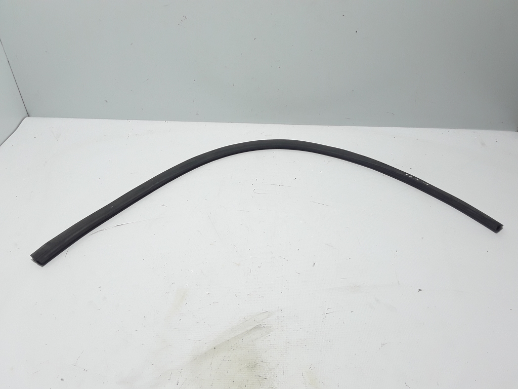 Used RENAULT Kangoo Sealing rubber under the hood 8200425900