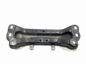 Mercedes Benz C-Class 205 (2014–2021) Käigukasti kinnitus A2052401202 - 4