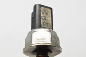 Ford Focus (2004–2011) Fuel rail pressure sensor 5WS40039 - 2