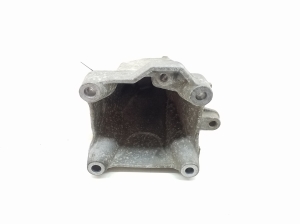 Mercedes Benz C-Class 205 (2014–2021) Engine bracket A2742234304 - 3