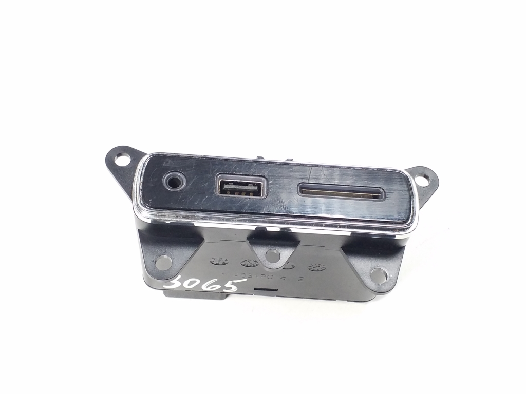 JEEP Grand Cherokee 4 generation (WK) (2004-2024) Additional Music Player Connectors 68141322AA 21637744
