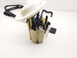 Mercedes Benz C-Class 204 (2007–2014) Kütusepump paagis A2044702294 - 3