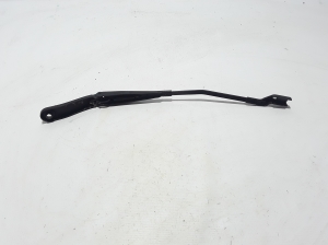 VOLVO V70 III (2007–2017) Esiklaasi puhasti hoob 30796035 - 2