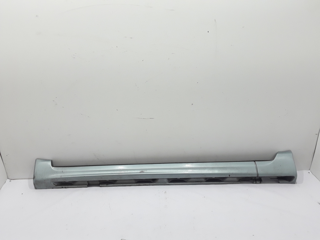 Used VOLVO V70 Exterior sill trim 39882946