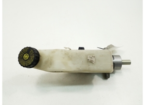 TOYOTA Corola Verso R1 (2004–2009) Brake master cylinder 472010F030 - 2
