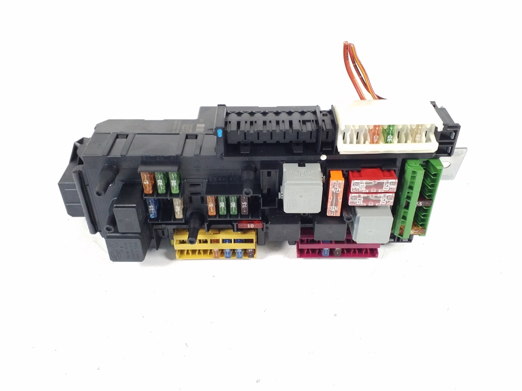 MERCEDES-BENZ GLK-Class X204 (2008-2015) Fuse box A2049061005,A2049005301,A2049009101,A2049001402 21920891