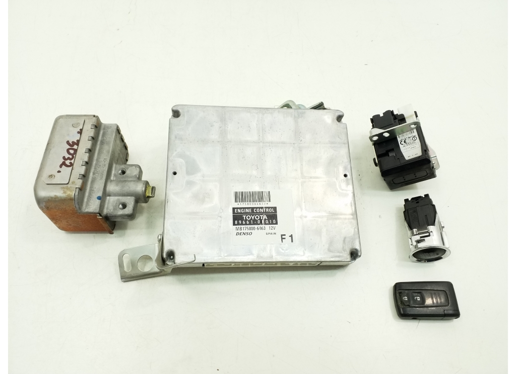 TOYOTA Corolla Verso 1 generation (2001-2009) Motora ECU komplekts 20430991