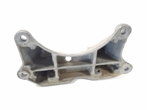 Mercedes Benz E-Class W207 (2009–2017) Getriebehalter A2112420340 - 3