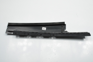 Land Rover Range Rover IV (2012–2026) Vidējā statņa ārējā apdare BJ32255A81 - 2