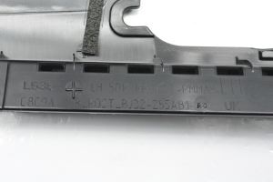 Land Rover Range Rover IV (2012–2026) Vidējā statņa ārējā apdare BJ32255A81 - 4