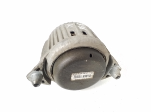 Mercedes Benz C-Class 204 (2007–2014) Engine mount A2042404717 - 2