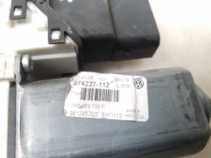 Volkswagen Passat B6 (2005–2010) Tagumise külgukse aknatõstuki mootor 1K0959703P - 4