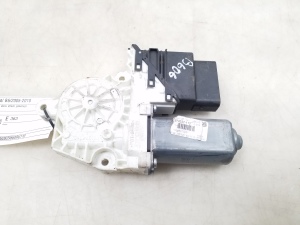 Rear side door window regulator motor - 1K0959703P