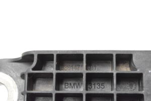 BMW 7 SERIJA G12 (2015–2026) Stabilisatorhalter hinten 6861471 - 2