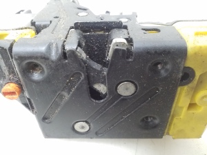 VOLVO XC70 (2000–2007) Rear side door lock 30634624 - 2