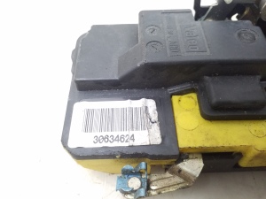VOLVO XC70 (2000–2007) Rear side door lock 30634624 - 4