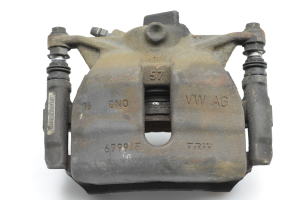 Volkswagen Passat B8 (2014–2023) Bremssattel vorne 6799F