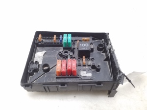 Sicherungskastenhalter unter der Motorhaube - 1K0937125A