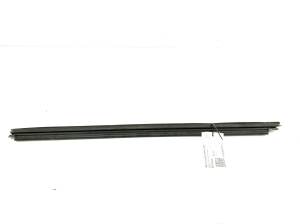 Priekšējo durvju stikla iekšējā līste - A2137250465