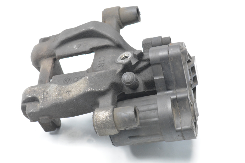 Volkswagen Passat B8 (2014–2023) Tagumine pidurisadul 3Q0615405J Volkswagen Passat B8 (2014–2023) Tagumine pidurisadul 3Q0615405J