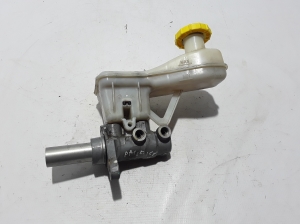  Master cylinder 