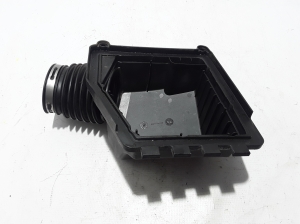  The upper part of the air filter housing 