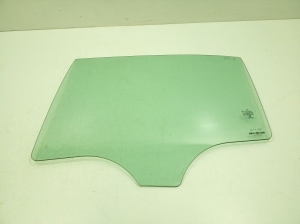 Rear side door glass - A2137350110