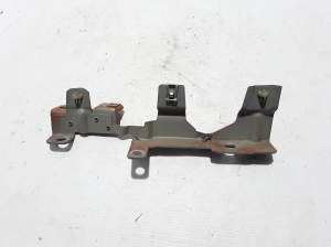   Halter Kotflügel vorne  - 7782597656 