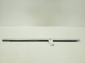Aizmugurējo sānu durvju stikla ārējā līste - A2057300424