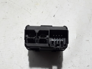 Chrysler Pacifica (2016–2026) USB-pesa 68229840AA - 2