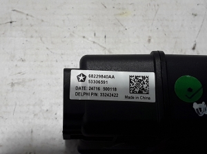Chrysler Pacifica (2016–2026) USB-pesa 68229840AA - 3