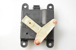 NISSAN Primera P12 (2001–2008) Salongi soojenduse klapi mootor 3T05030820 - 2
