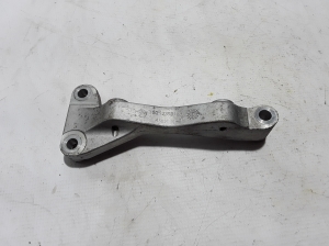  Front axle bracket 